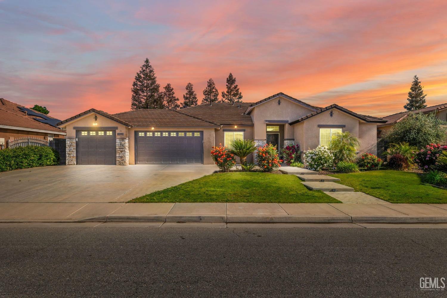 Property Photo: 10010 Silverthorne Drive CA 93314