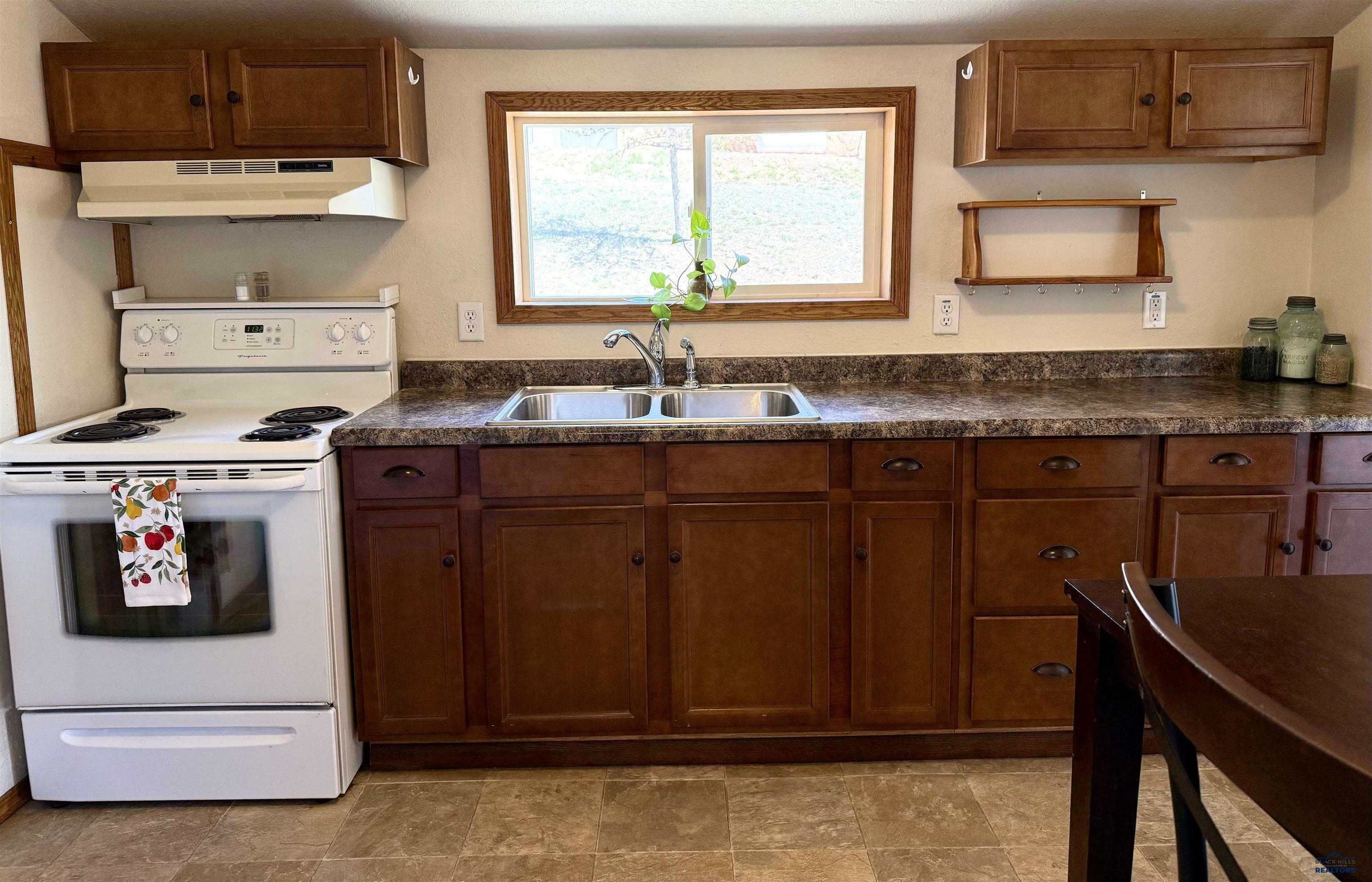 Property Photo: 405 N 5th St SD 57747-9999