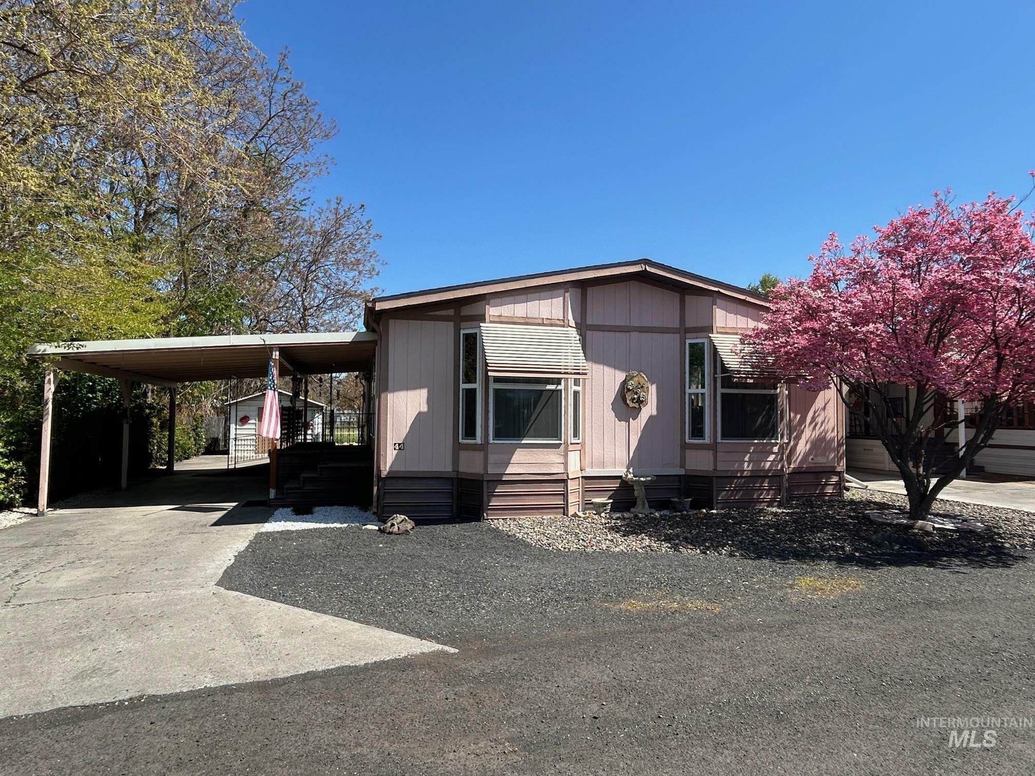 Property Photo: 515 Warner Avenue 44 ID 83501