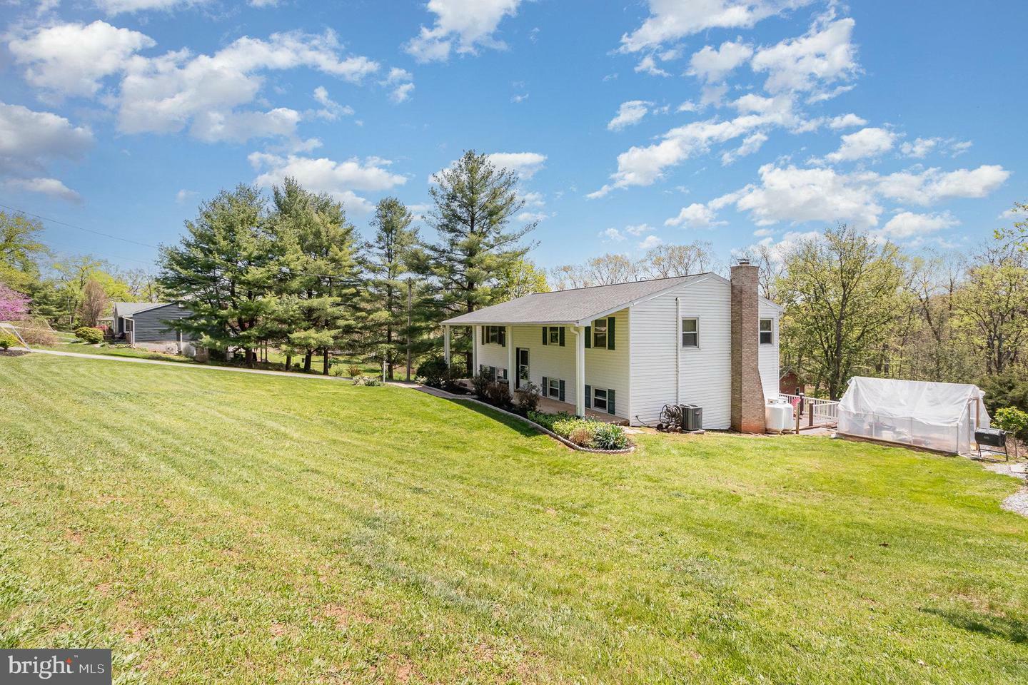 Property Photo: 80 Wedgewood Circle PA 17319
