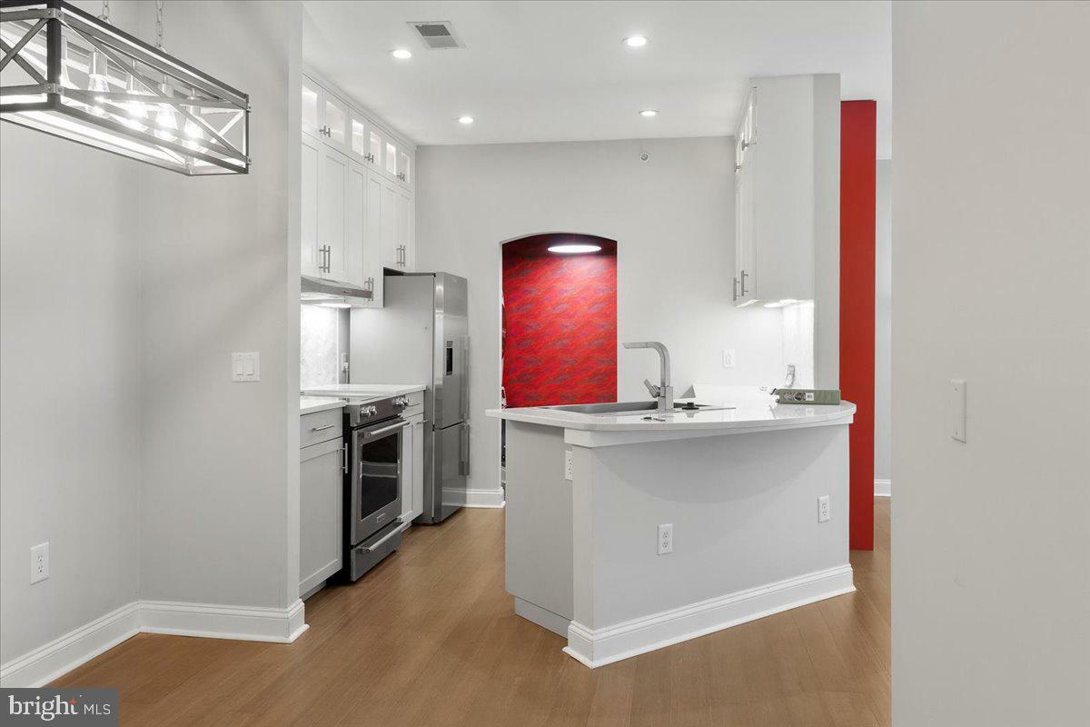 Property Photo: 720 Walker Sq Square 2B VA 22903