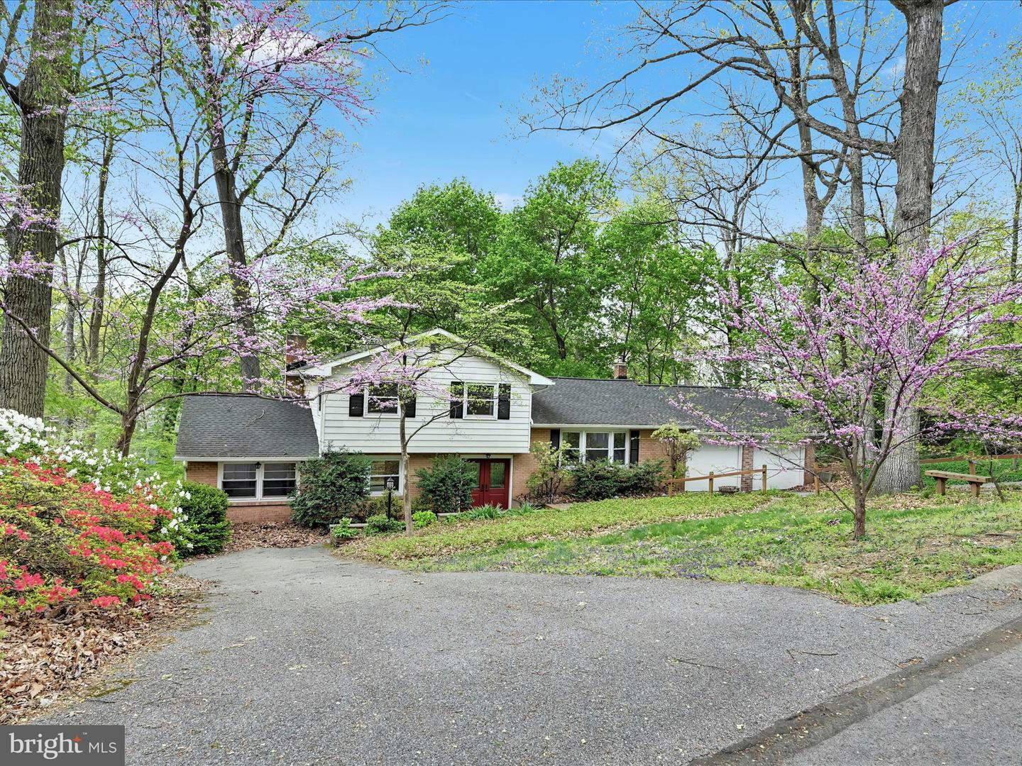 Property Photo: 2370 Henbird Lane PA 17601