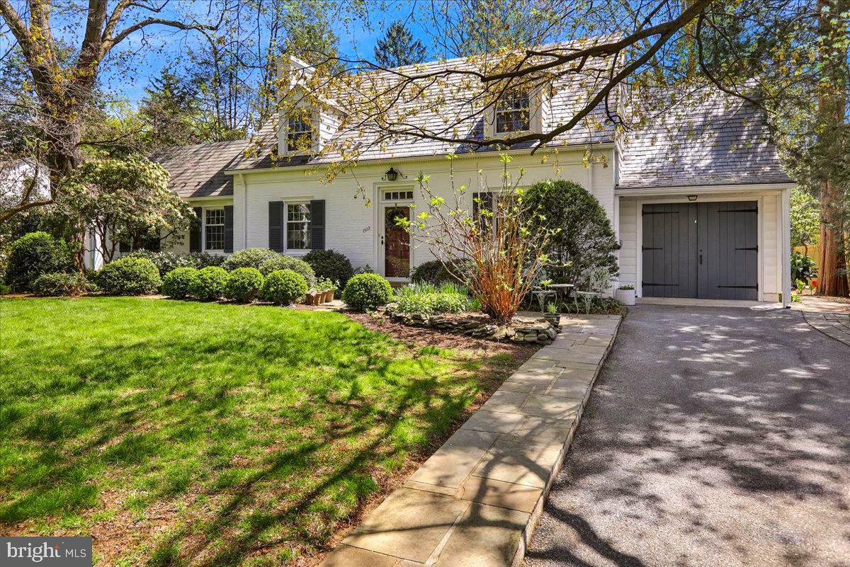 1512 Hillcrest Road  Lancaster PA 17603 photo