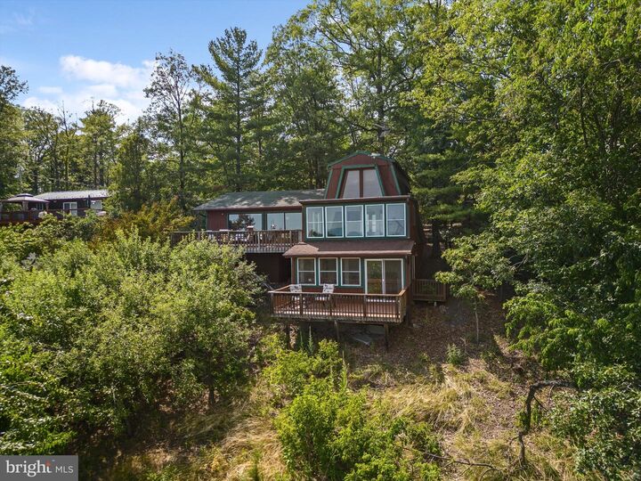 Property Photo:  685 N Maple  VA 22842 