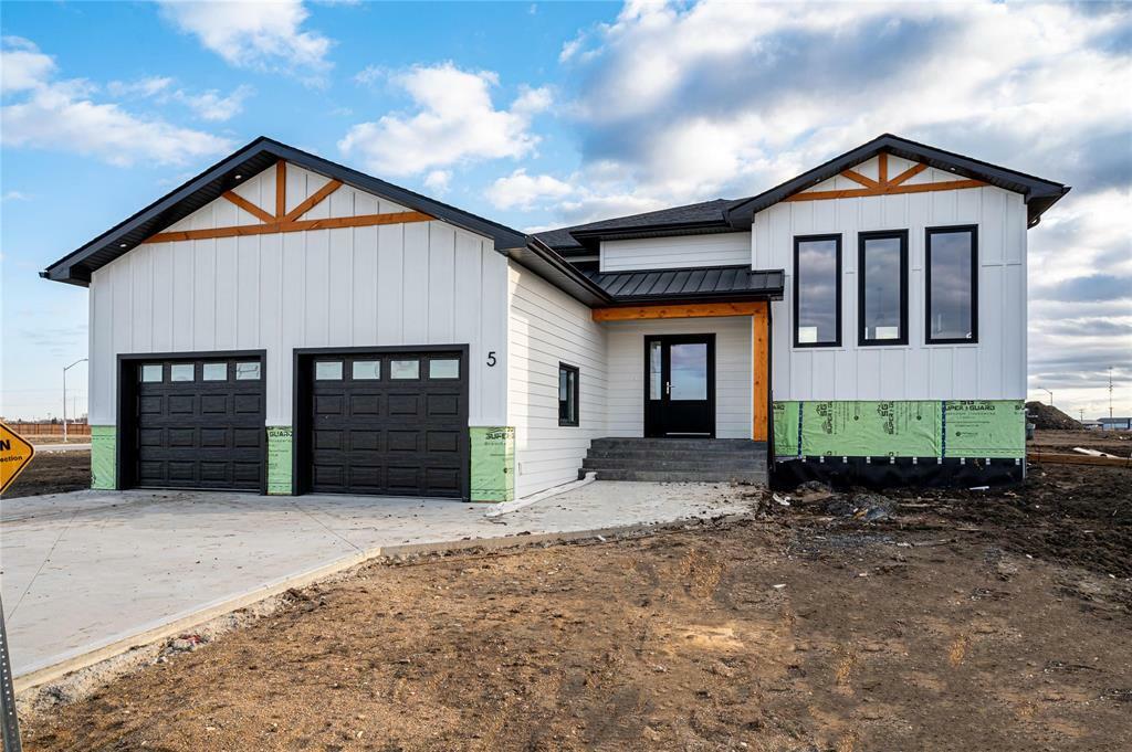 Property Photo: 5 Woodland Drive MB R5G 2Z1