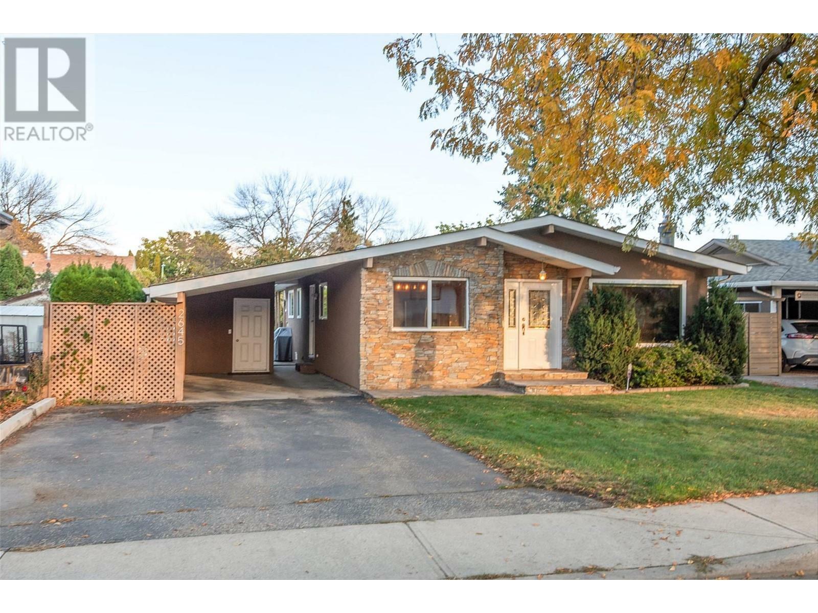 Photo de la propriété: 2645 Ethel Street BC V1Y 8C4