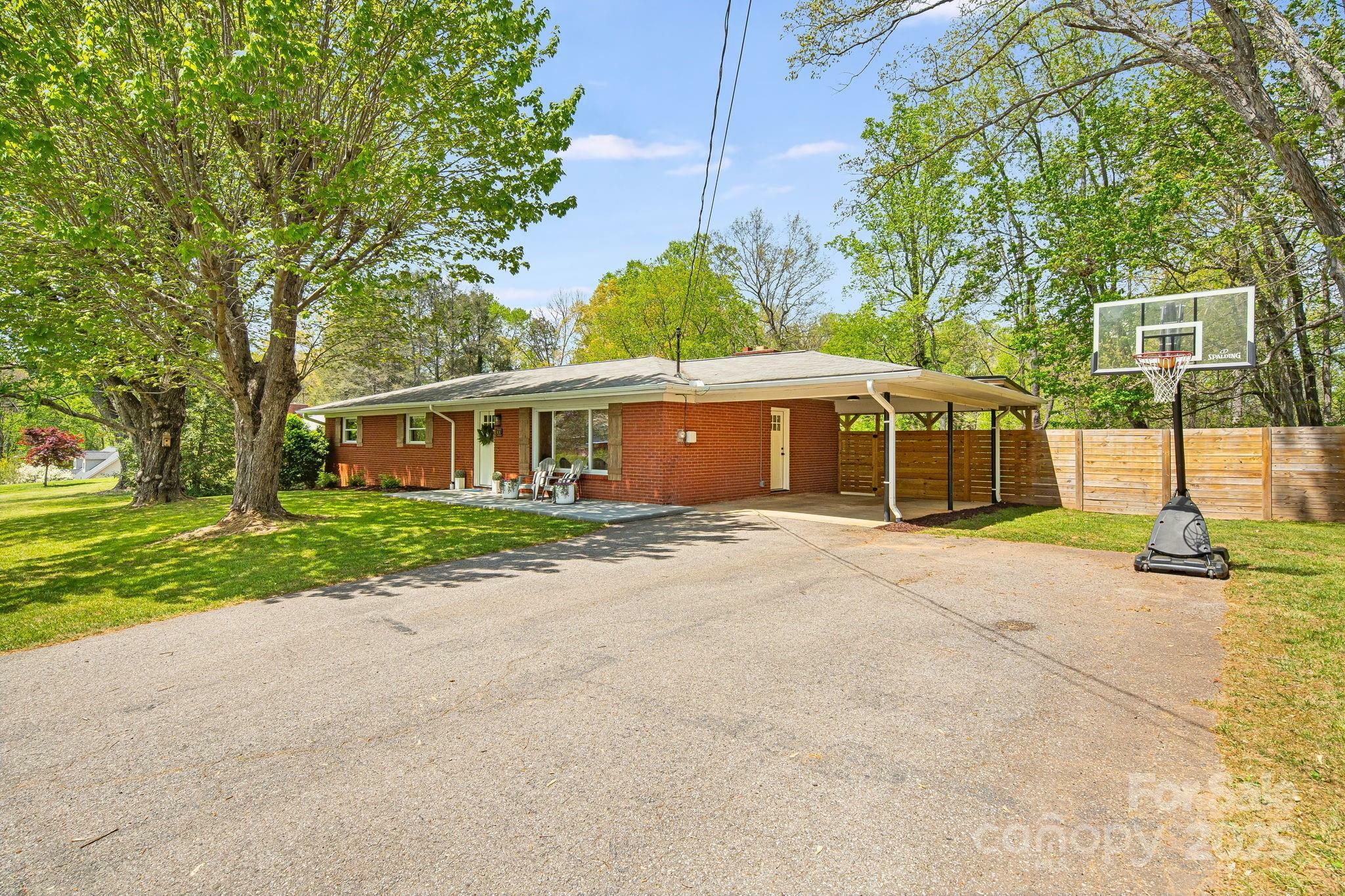 Property Photo: 33 Haly Ho Drive NC 28715