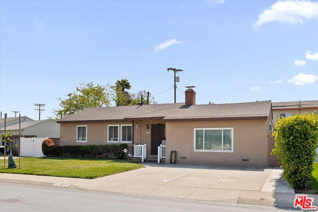Property Photo: 8943 Kittyhawk Ave CA 90045