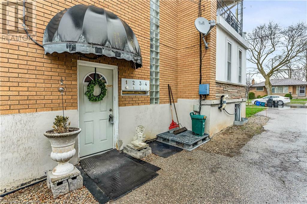 Property Photo: 31 Southdale Avenue 1 ON N2M 3V4