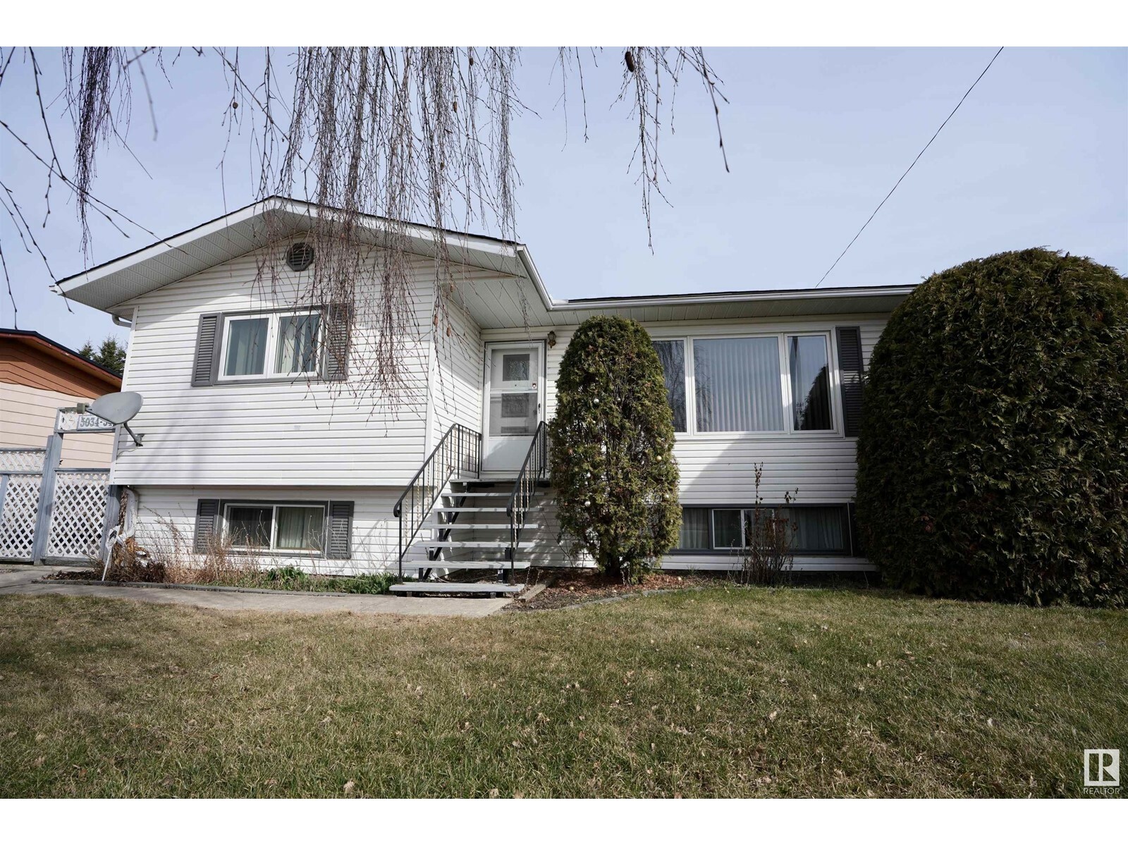 Property Photo: 5034 54 Av AB T0A 3A1