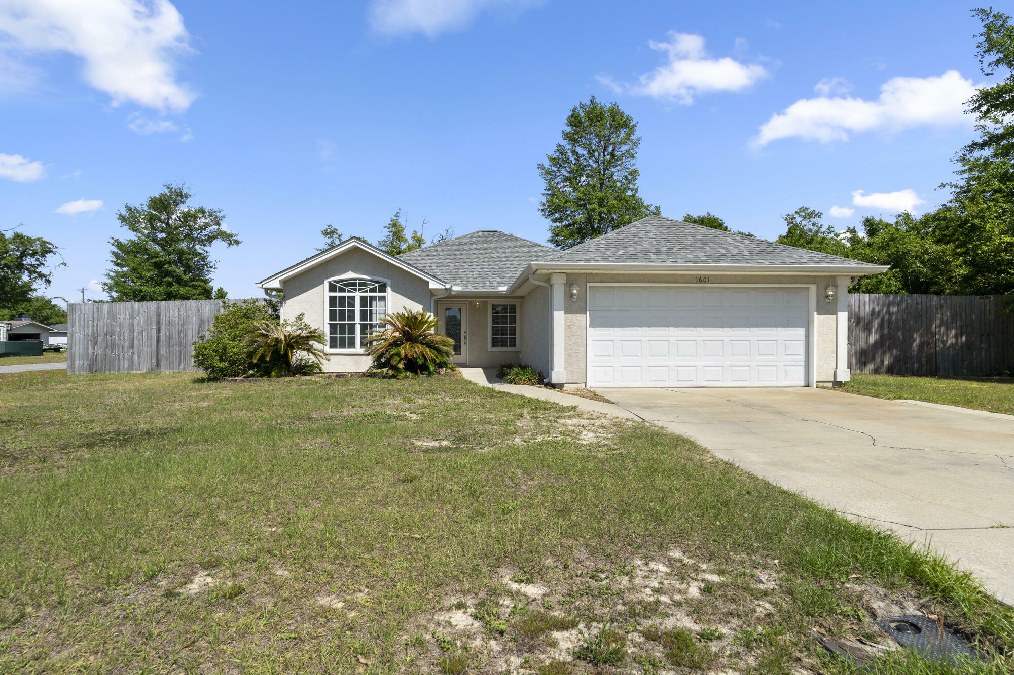 Property Photo: 1601 Texas Avenue FL 32444