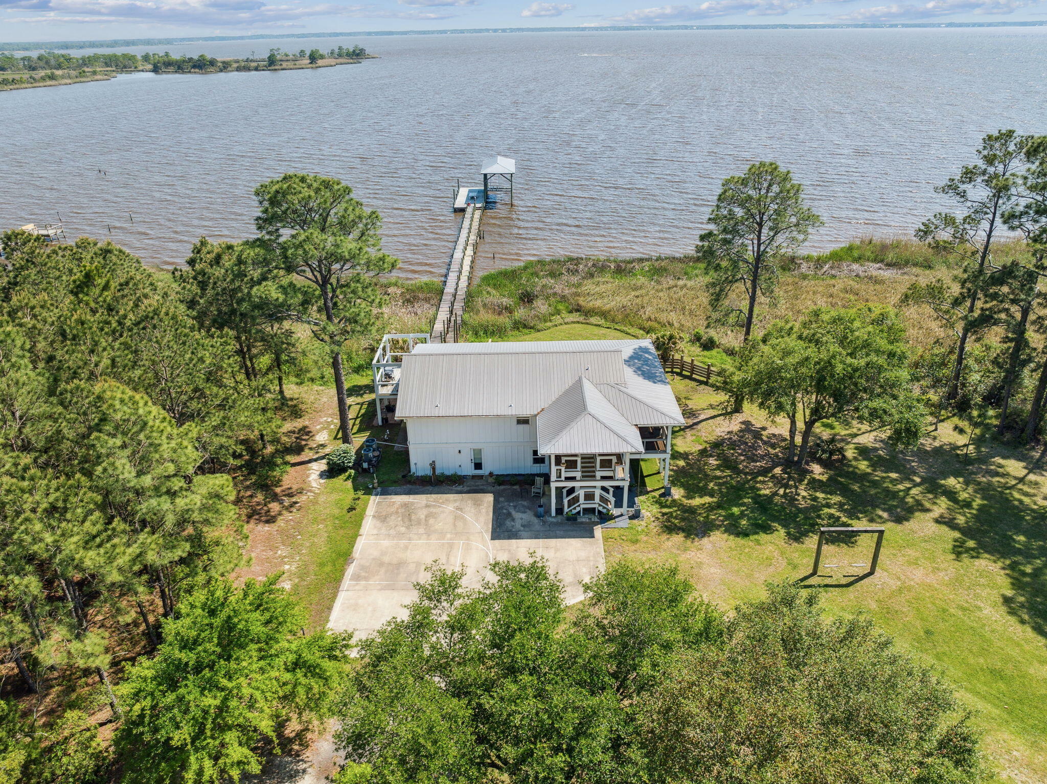 Property Photo: 227 Shady Lane FL 32439