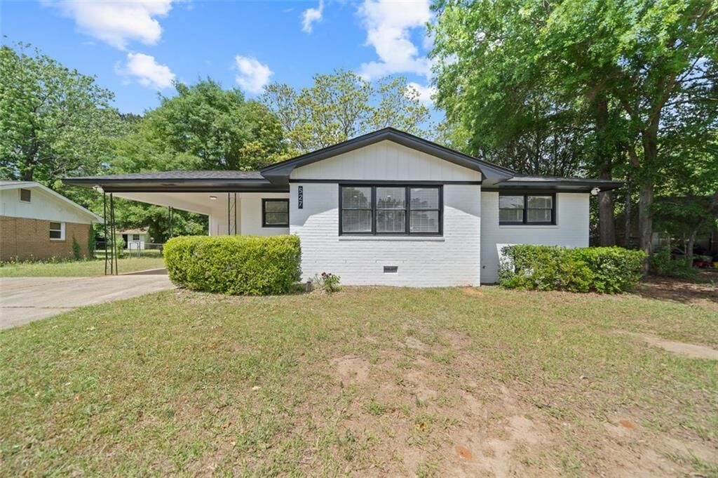 Property Photo: 527 American Boulevard GA 31093