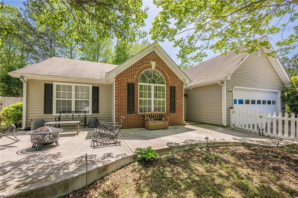Property Photo: 5045 Edinborough Place GA 30518