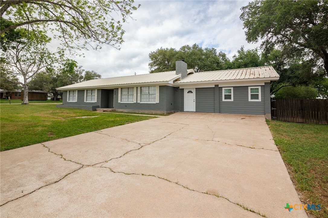 Property Photo: 454 W Ward Street TX 77963
