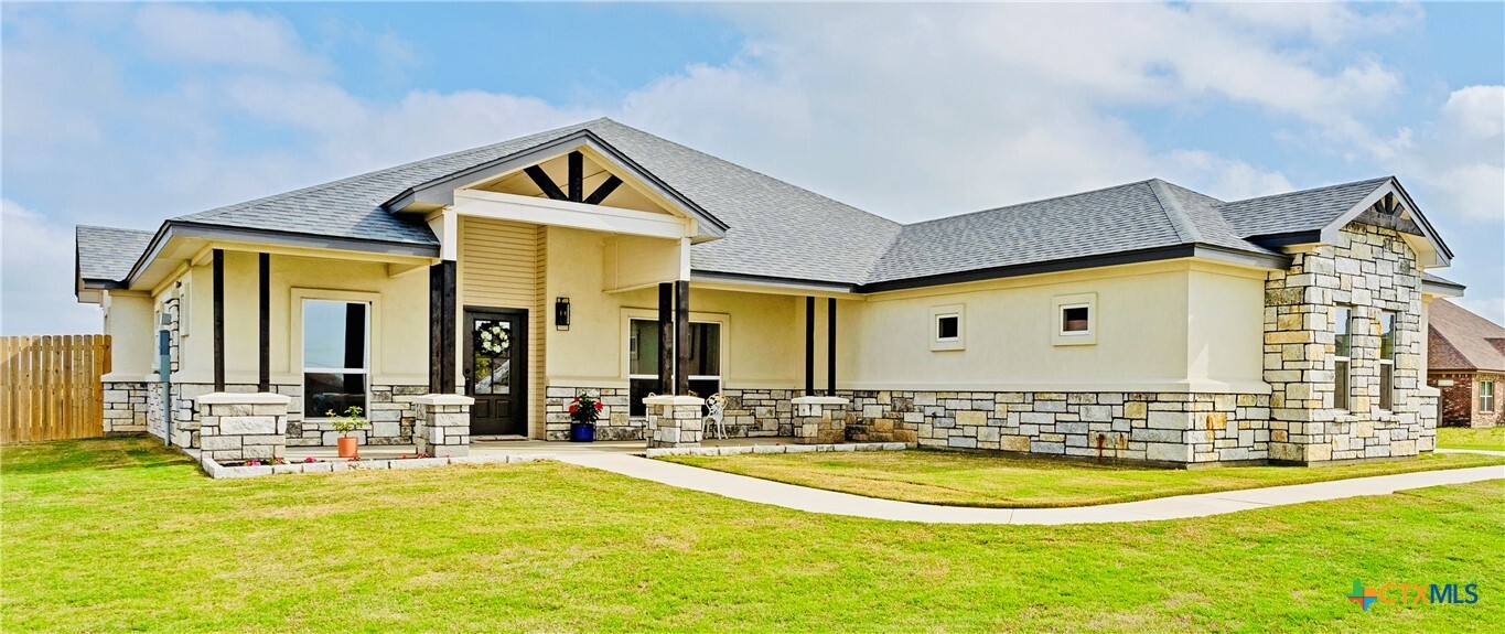 Property Photo:  942 Inka Road  TX 76571 