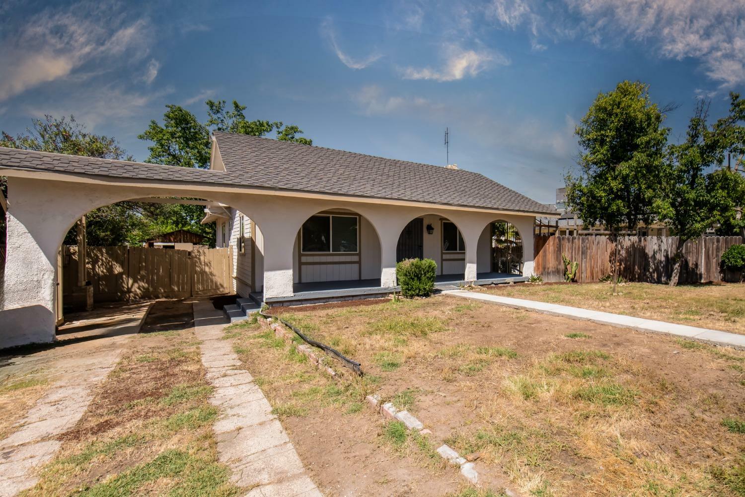 935 E Fedora Avenue  Fresno CA 93704 photo
