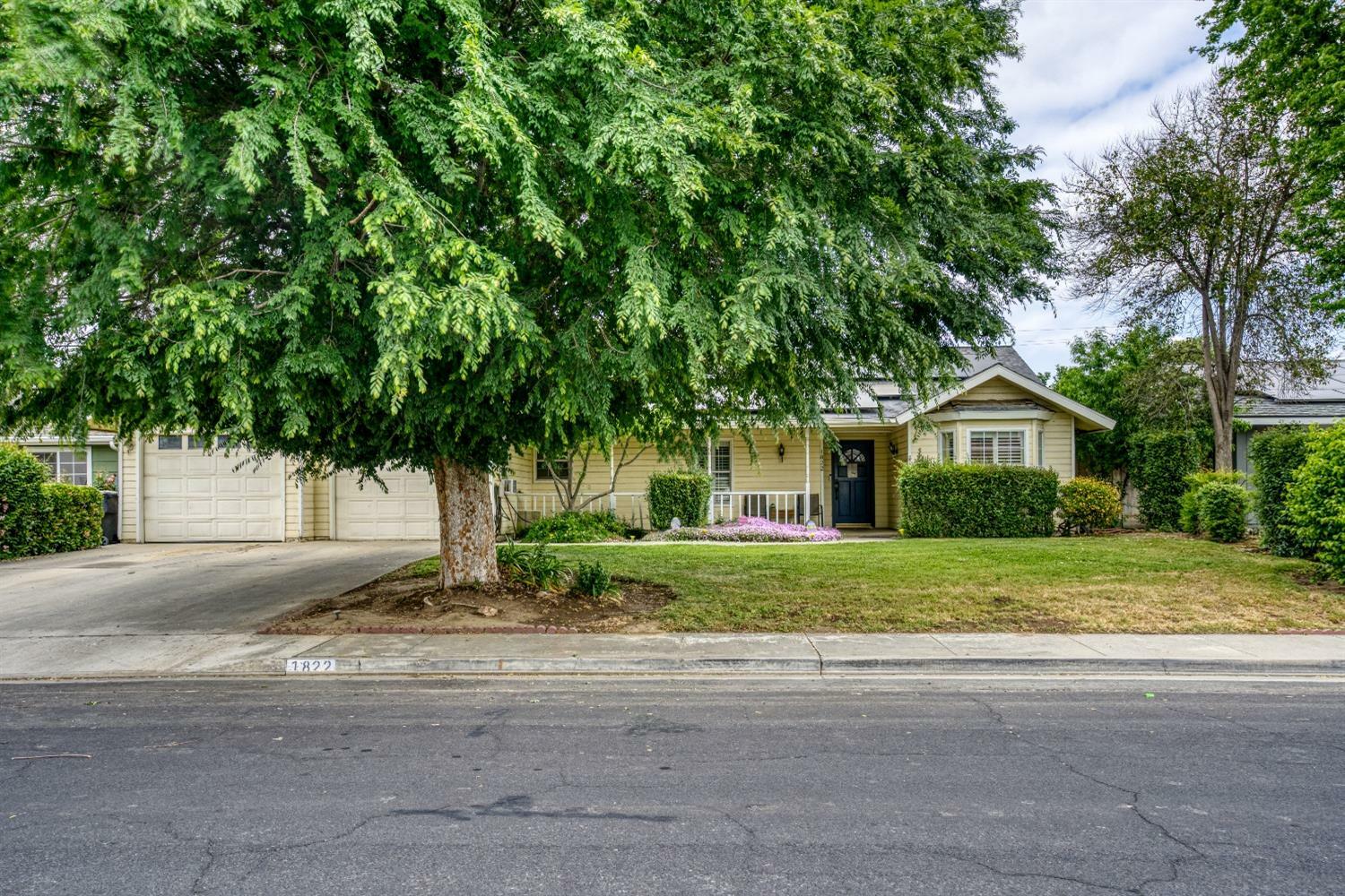 Property Photo: 1822 E Mary CA 93292