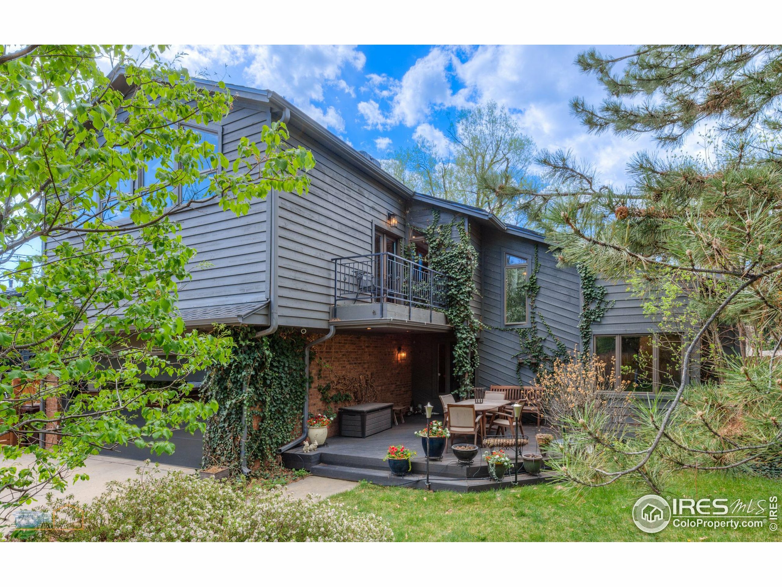 Property Photo: 2212 Juniper Ct CO 80304