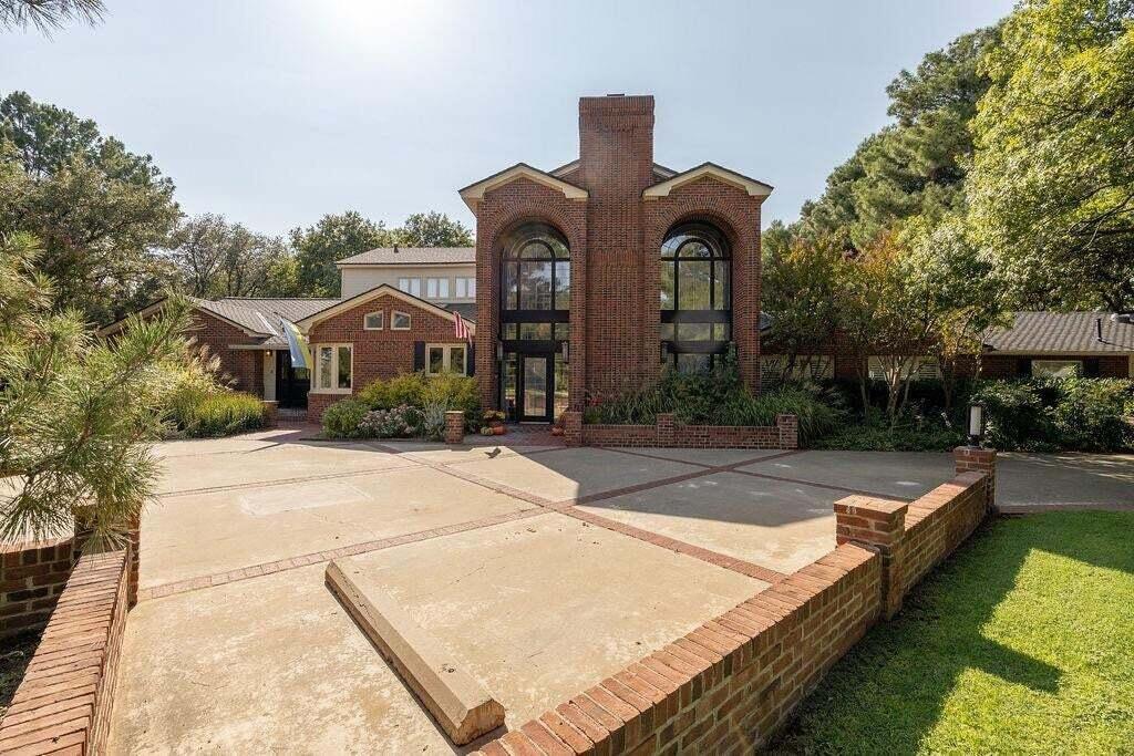 Property Photo: 2206 Wayne Avenue TX 79407