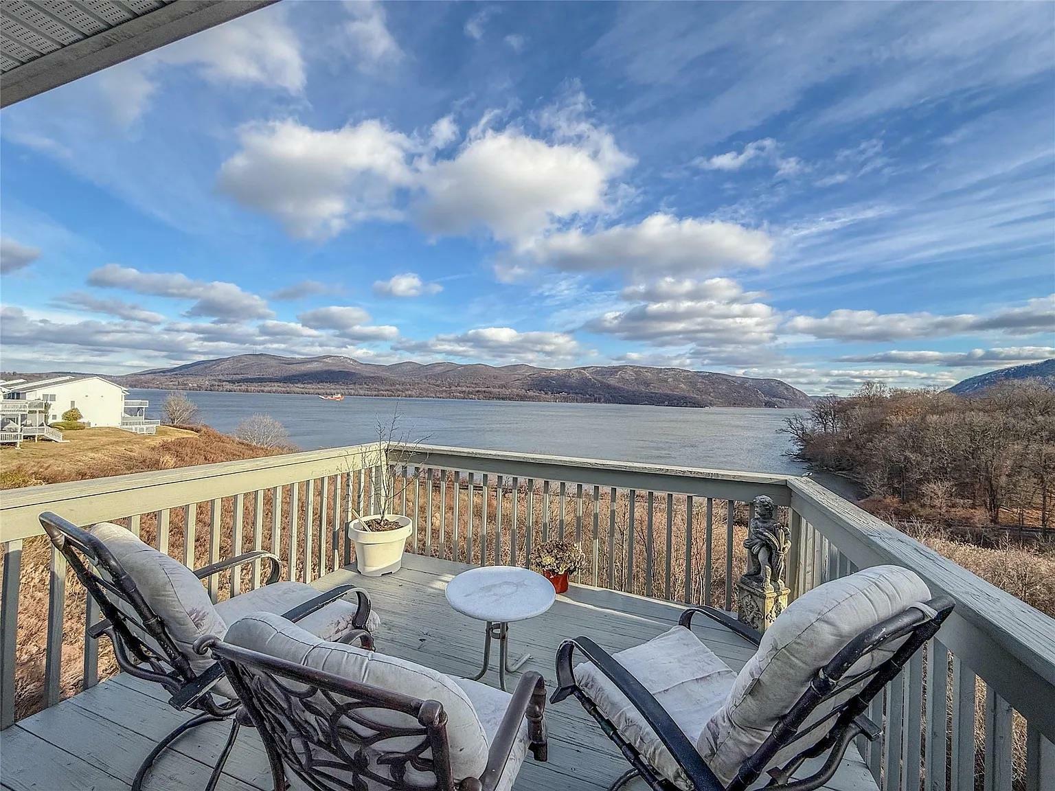 Property Photo: 282 Tamerisk Lane NY 12553