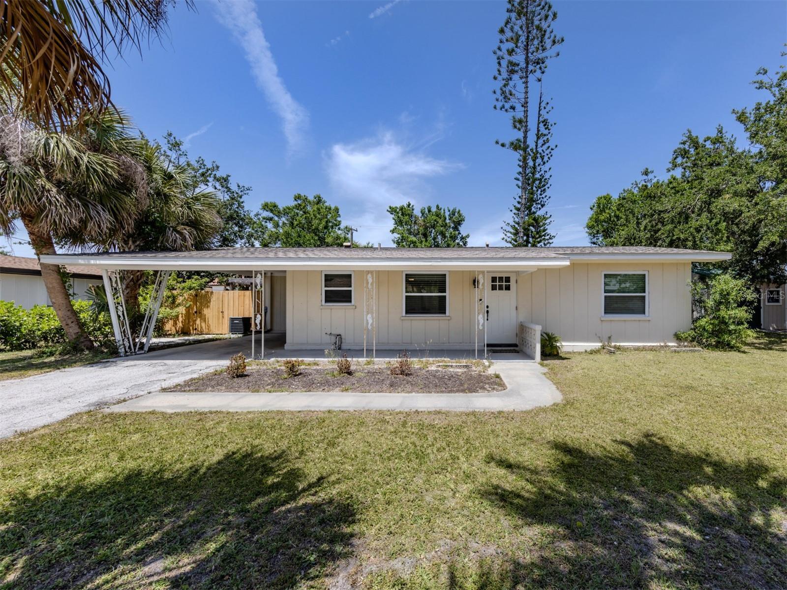 Property Photo: 929 Cypress Avenue FL 34285