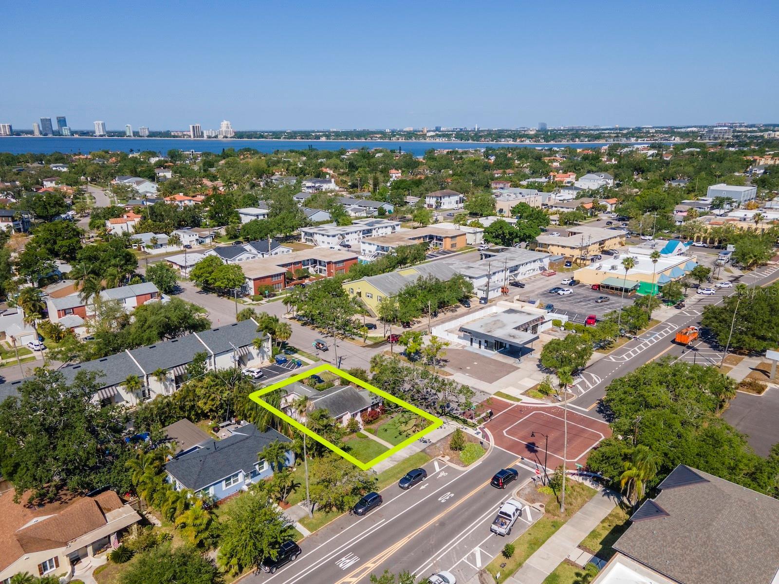 Property Photo: 404 E Davis Boulevard FL 33606