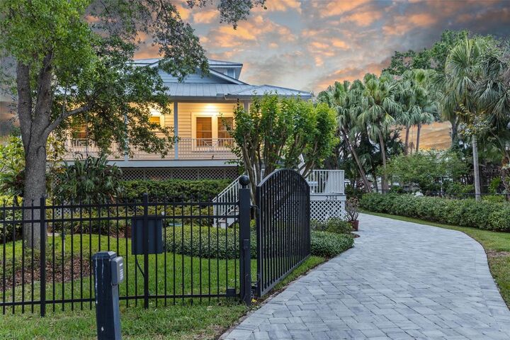 Property Photo:  2314 N Riverside Drive  FL 33602 