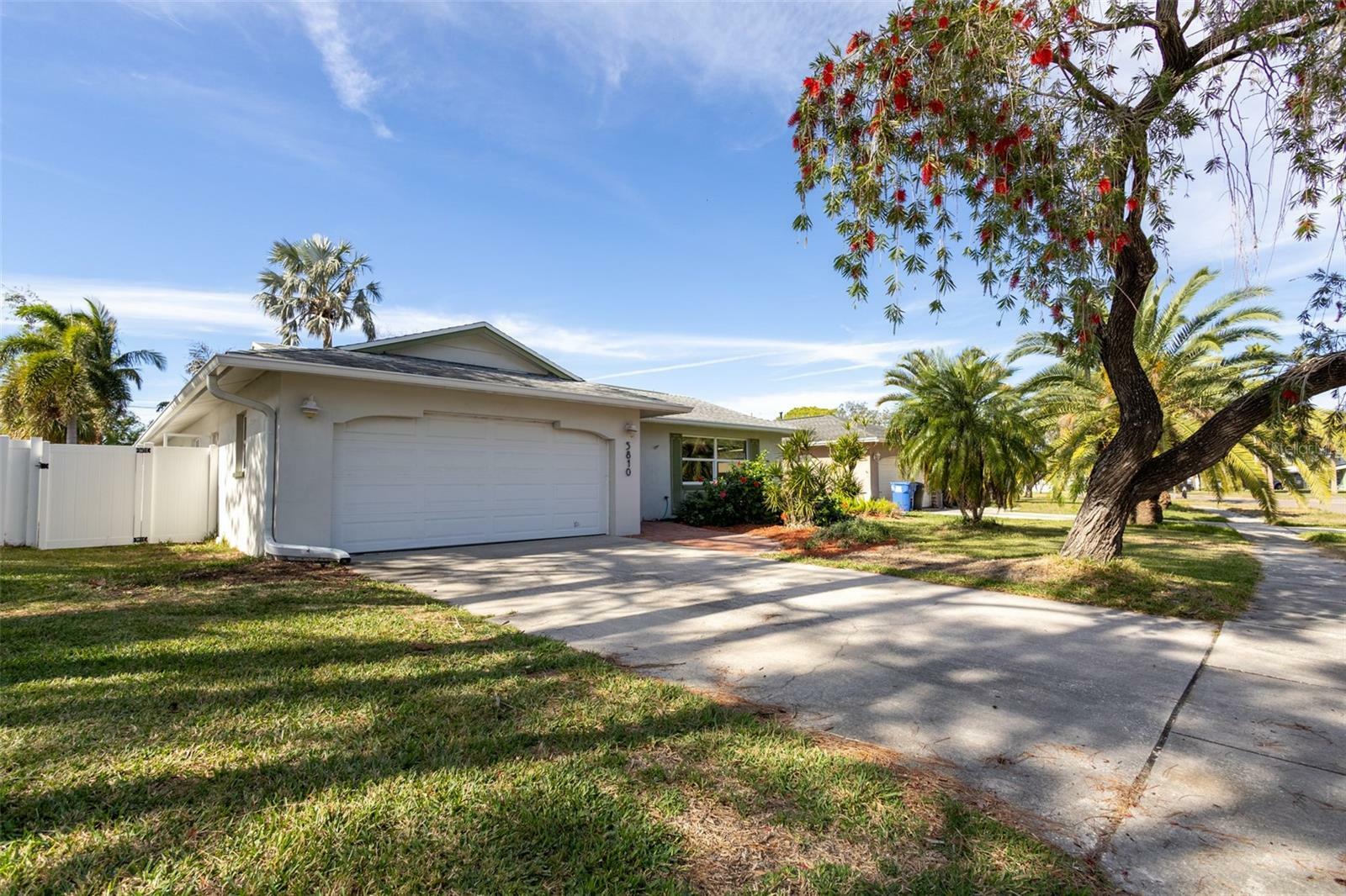 Property Photo: 5810 Venetian Boulevard NE FL 33703