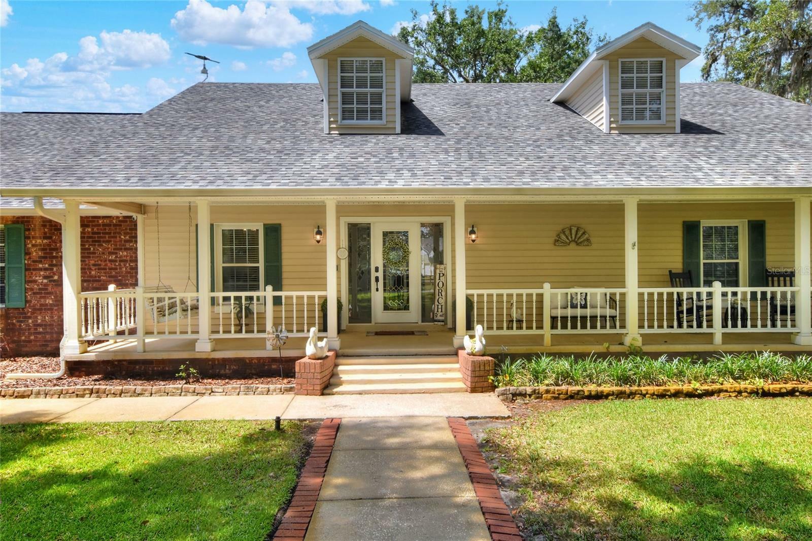 Property Photo: 930 Country Oaks Lane FL 33810