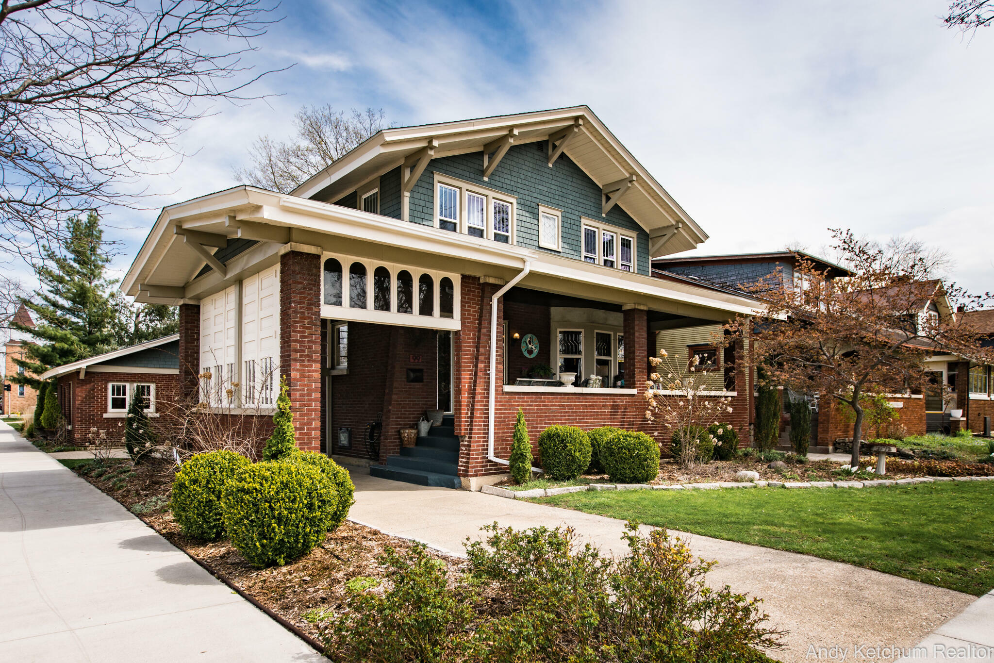 Property Photo: 99 W 18th Street MI 49423