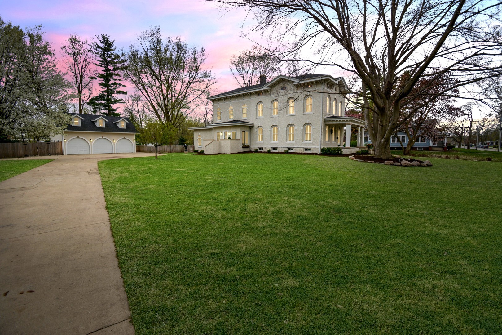 Property Photo:  1005 Hovey Avenue  IL 61761 