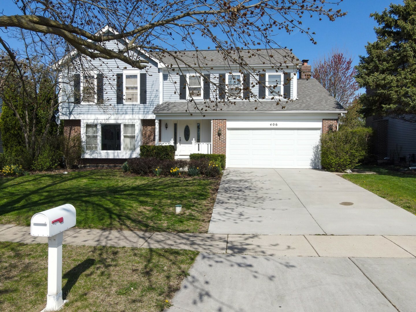 Property Photo: 406 Woodcroft Lane IL 60173