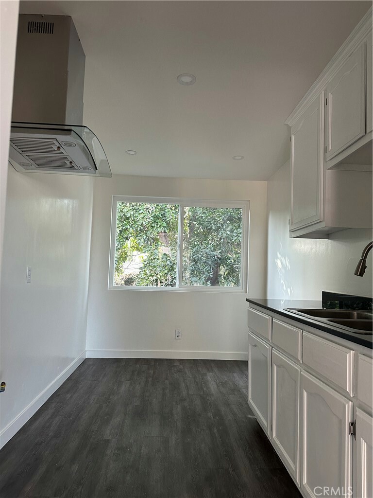 Property Photo: 8601 Chestnut Avenue CA 90280