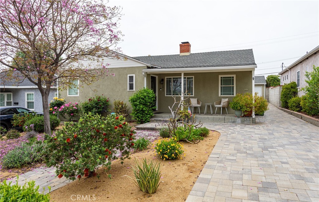 Property Photo:  2411 N Lamer Street  CA 91504 