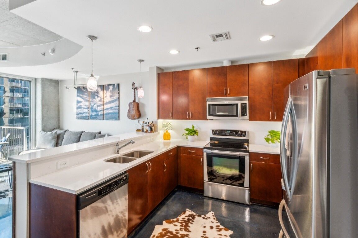 Property Photo: 301 Demonbreun St 1719 TN 37201