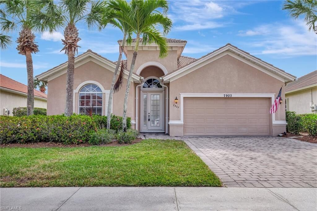 Property Photo: 7903 Founders Cir FL 34104