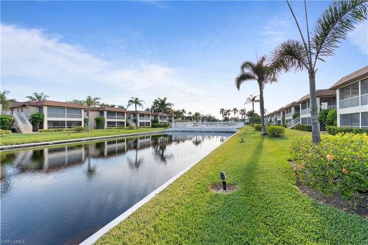 Property Photo: 1155 Sandpiper St E1 FL 34102