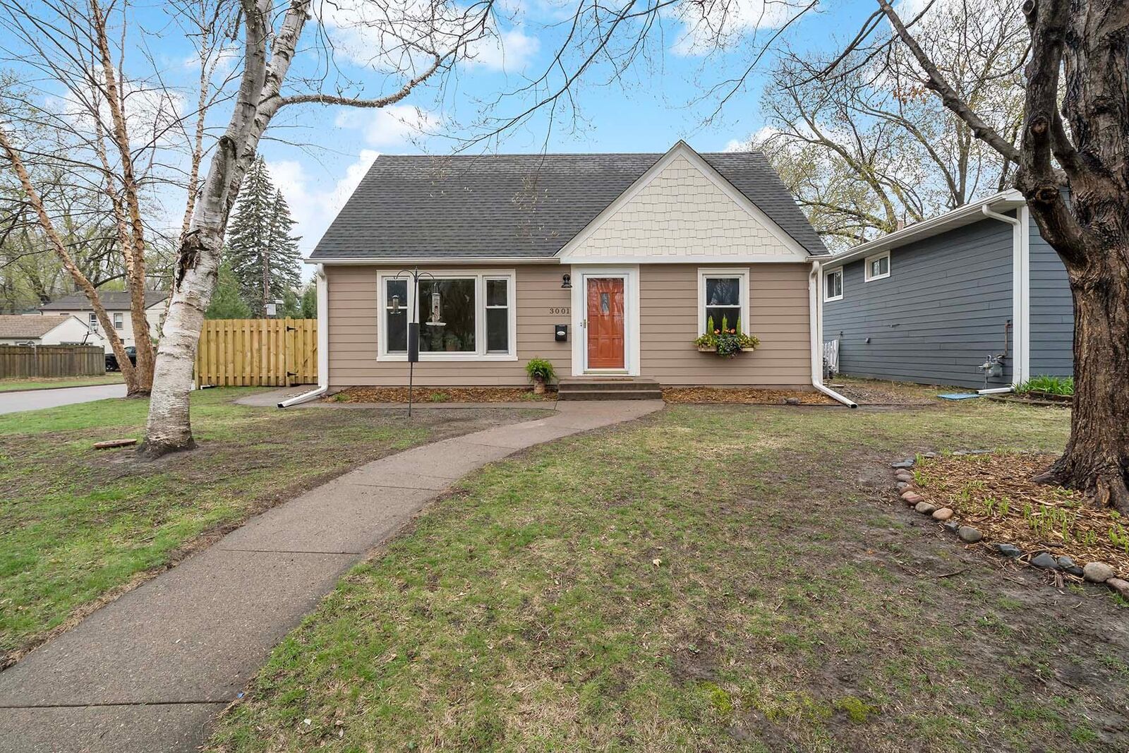 Property Photo:  3001 Zenith Avenue N  MN 55422 