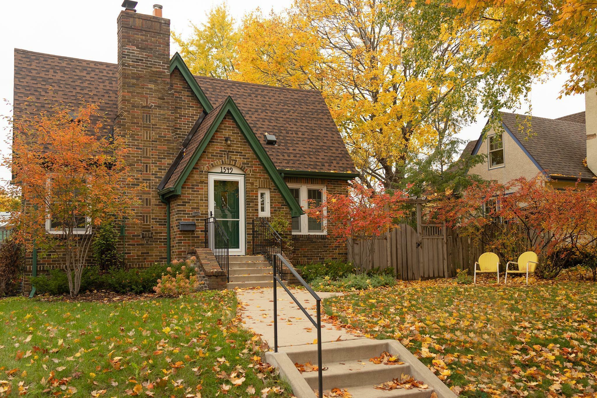 Property Photo: 1549 Simpson Street MN 55108