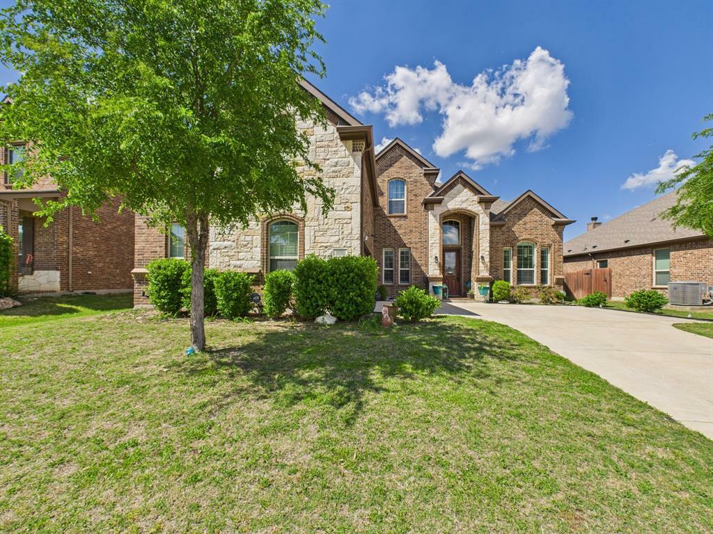 Property Photo: 413 Brookdale Drive TX 76065