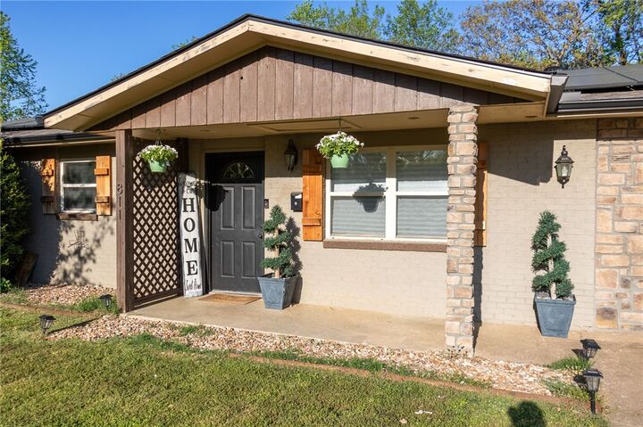 Property Photo:  811 Gail Street  AR 72762 