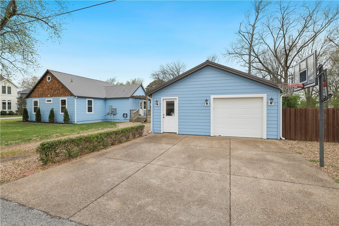 Property Photo: 606 SW 4th Street AR 72712
