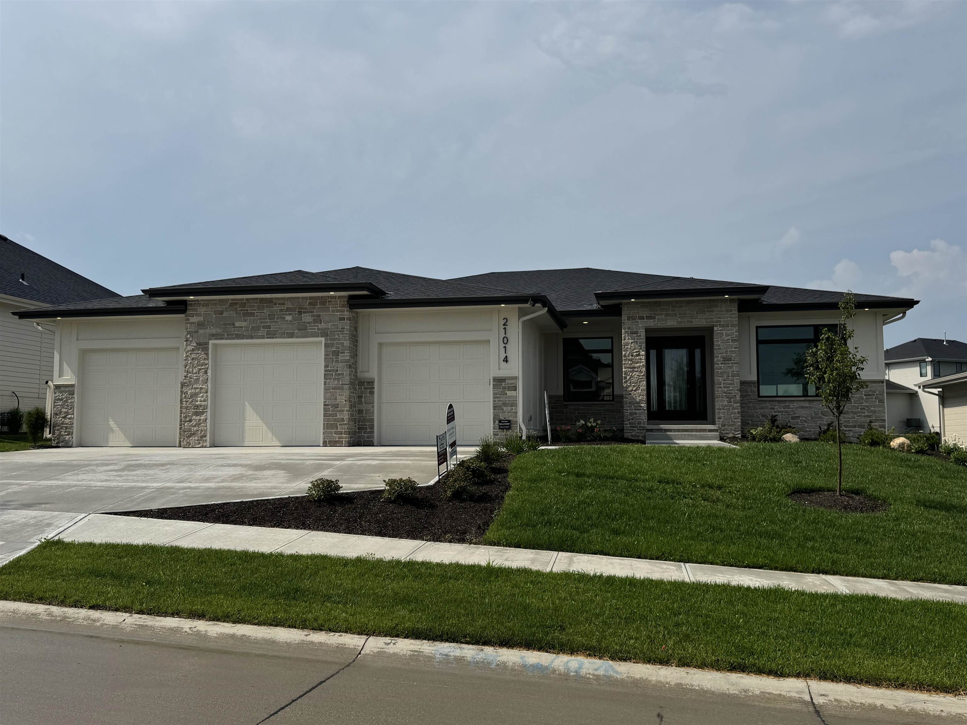 21014 E Street  Elkhorn NE 68022 photo