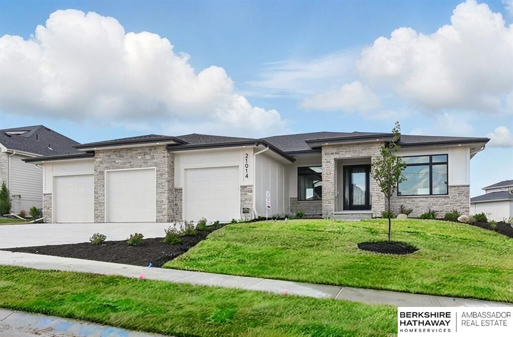 Property Photo:  21014 E Street  NE 68022 