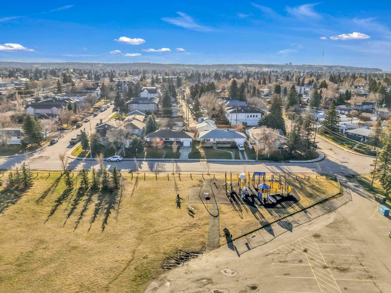 Photo de la propriété: 635 &Amp 639 Poplar Road SW AB T3C 2Z0