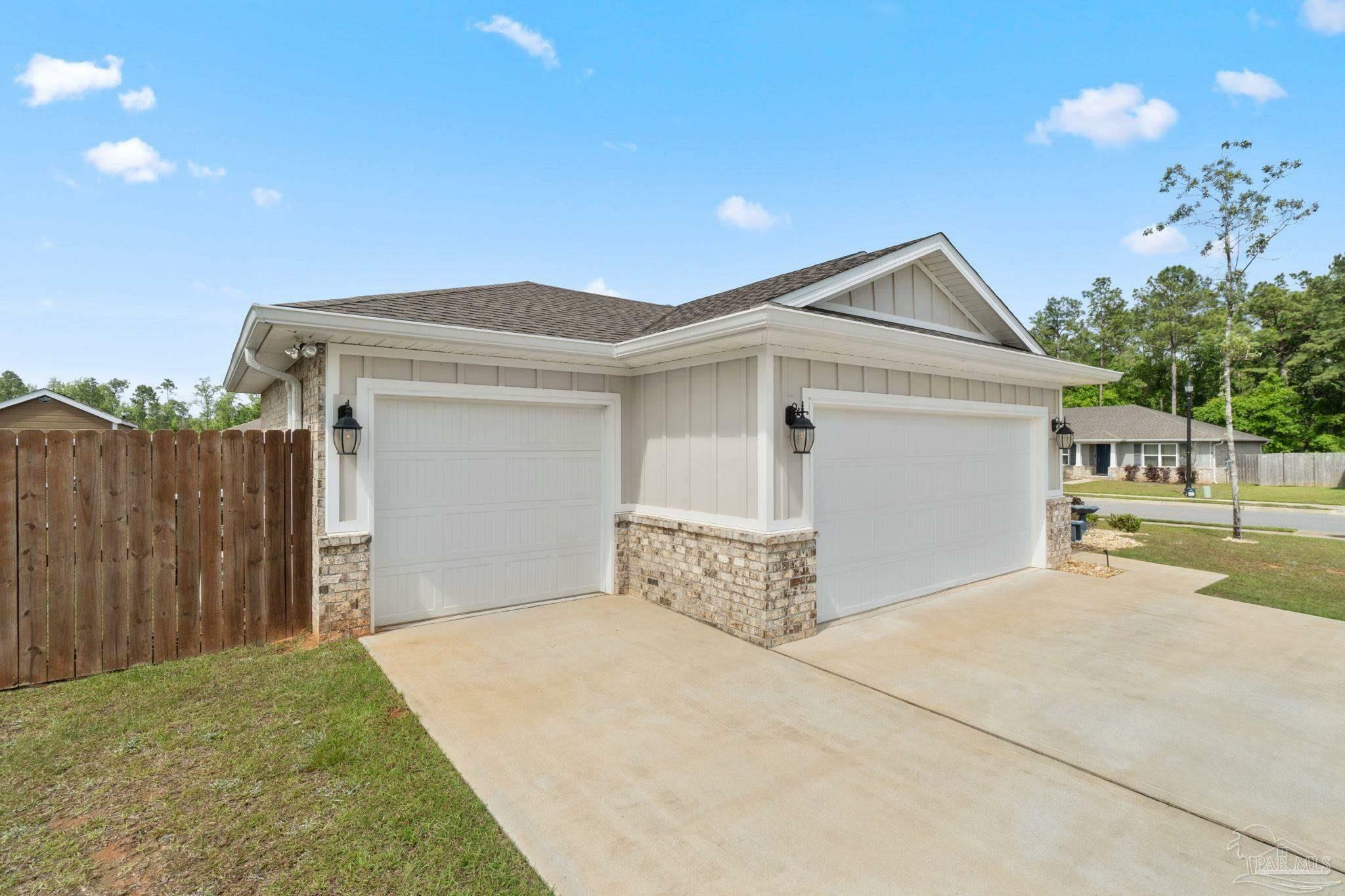 Property Photo:  3534 Conley Dr  FL 32533 