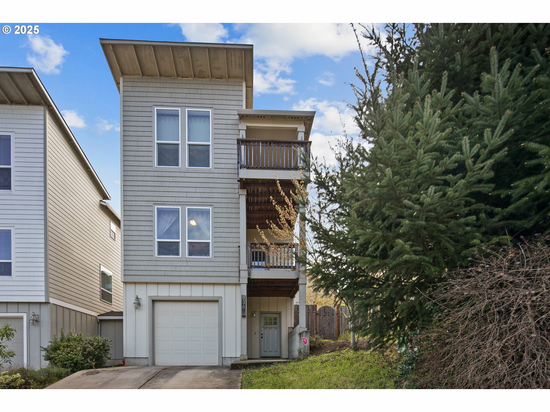Property Photo: 838 Limelight Ave OR 97304