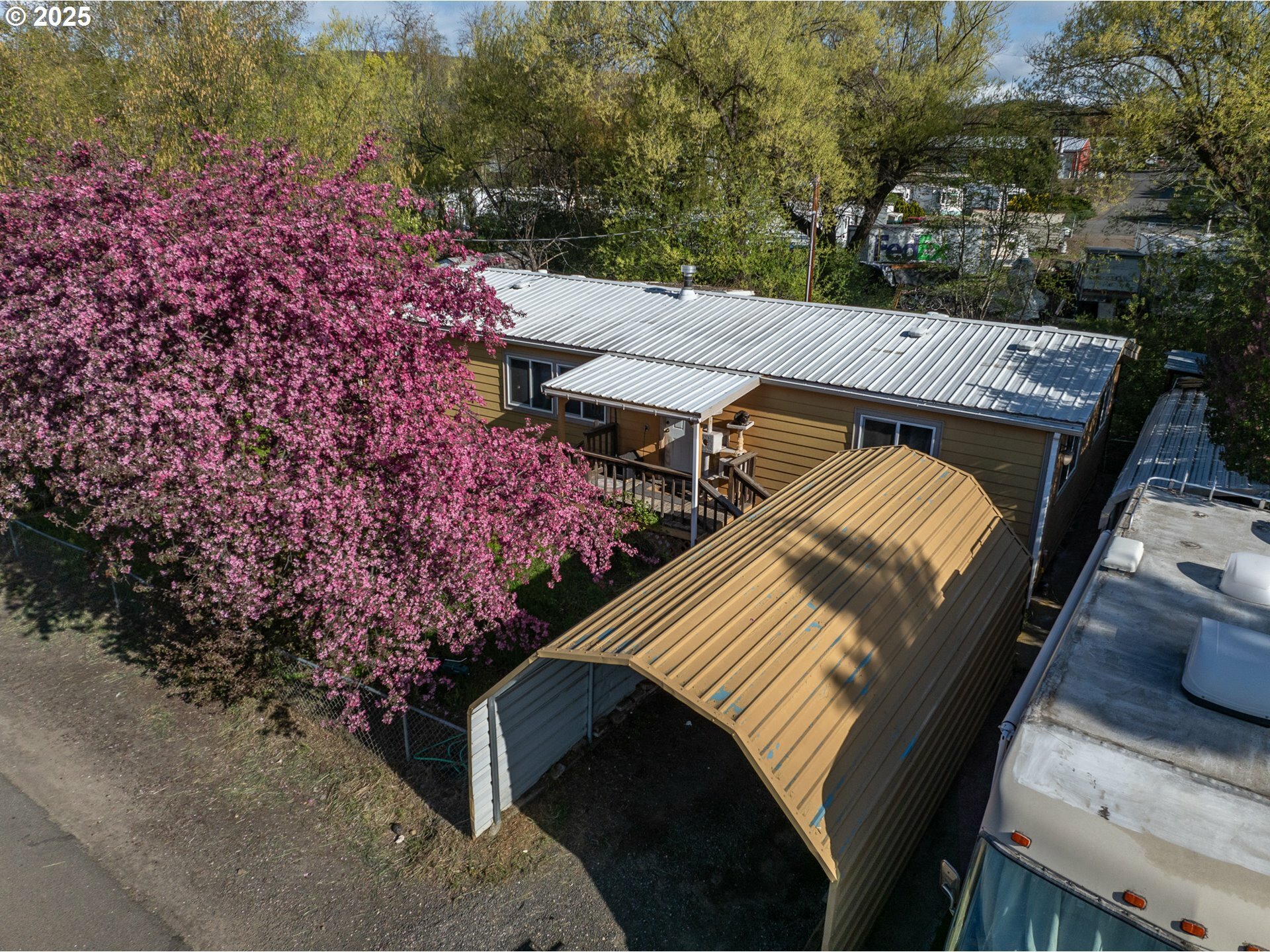 Property Photo: 426 Hogans Aly OR 97021