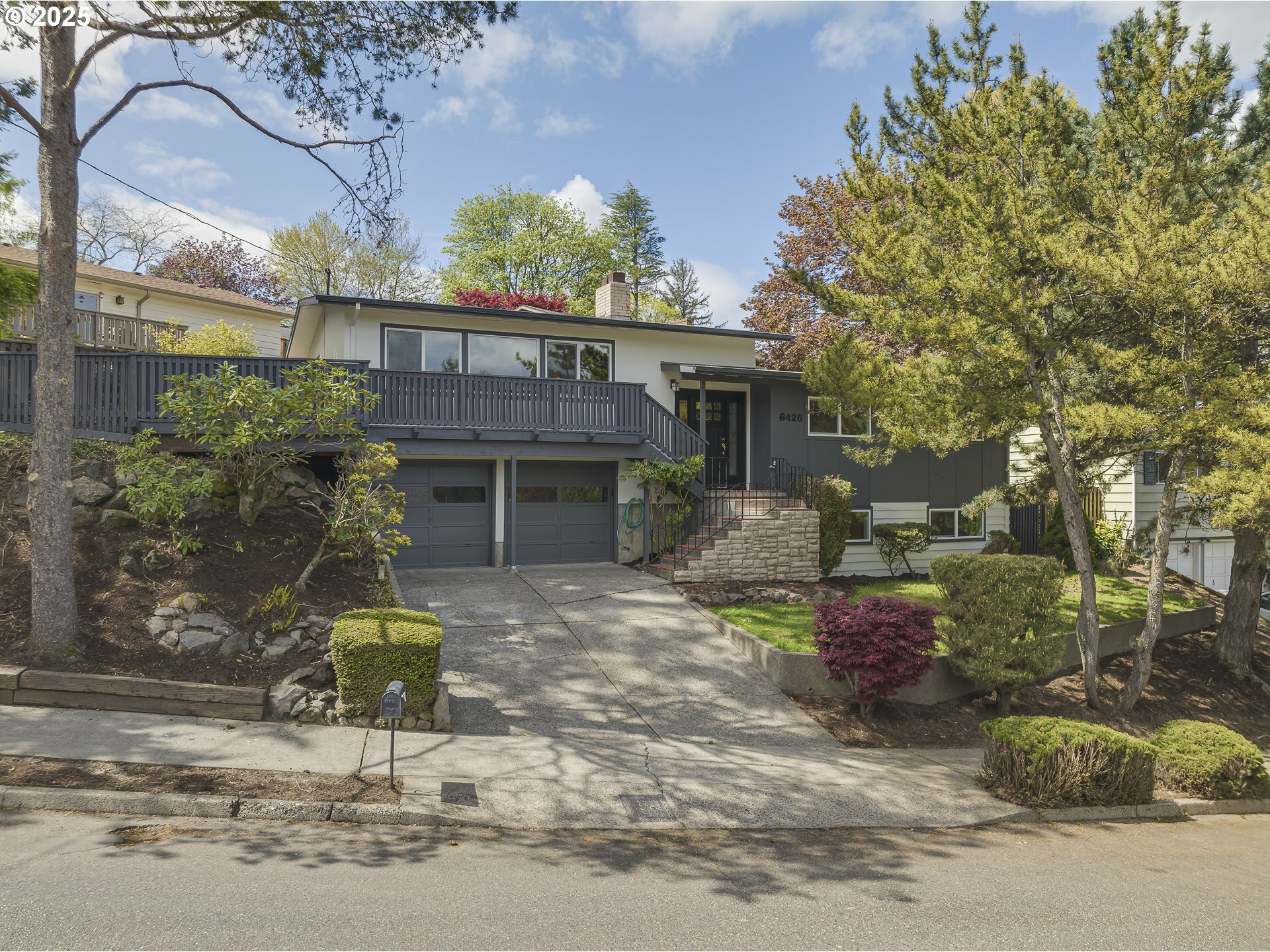 Property Photo:  6425 SW 33rd Pl  OR 97239 